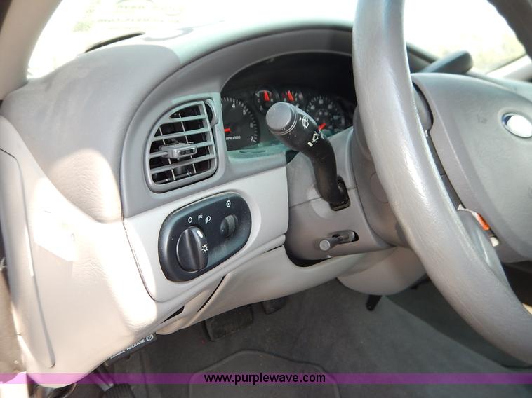 image for item J8175 2006 Ford Taurus SE