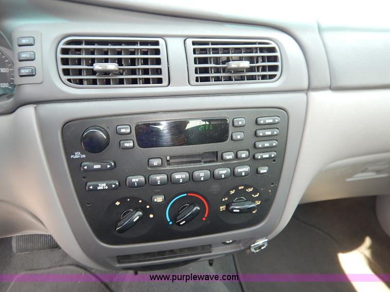 image for item J8175 2006 Ford Taurus SE