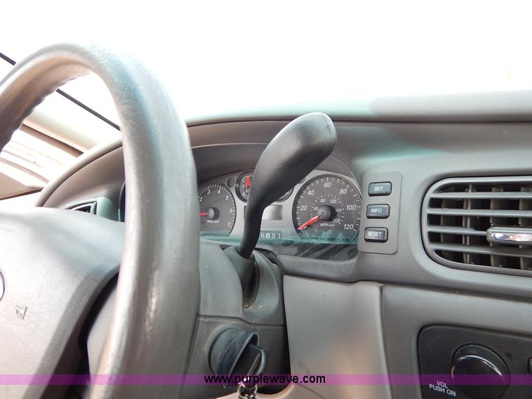 image for item J8175 2006 Ford Taurus SE