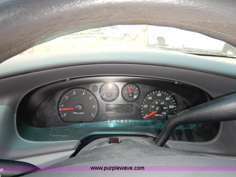 image for item J8175 2006 Ford Taurus SE