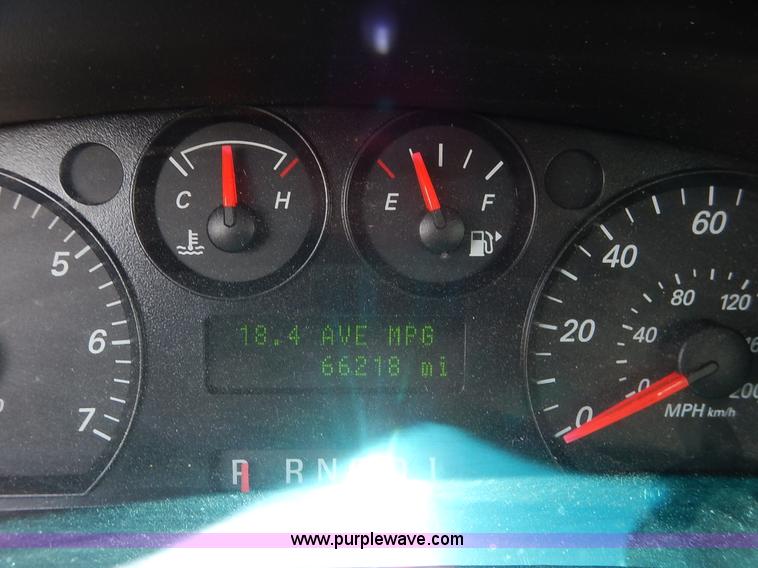 image for item J8175 2006 Ford Taurus SE