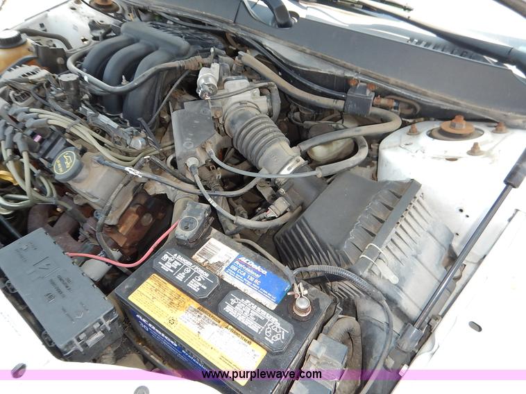 image for item J8175 2006 Ford Taurus SE