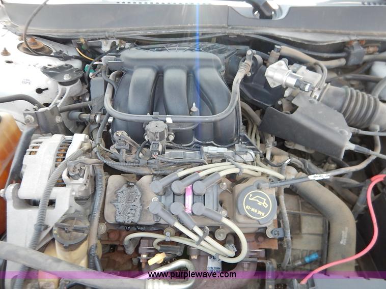 image for item J8175 2006 Ford Taurus SE