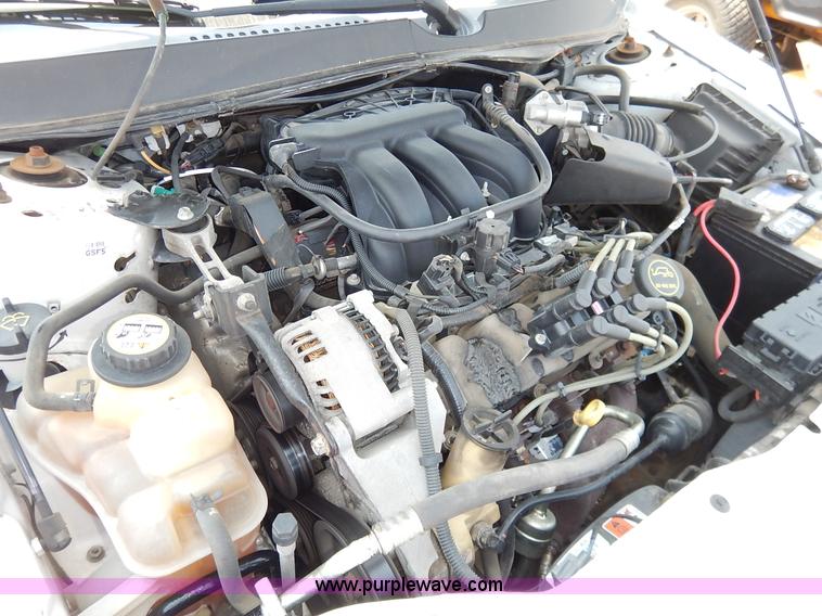 image for item J8175 2006 Ford Taurus SE