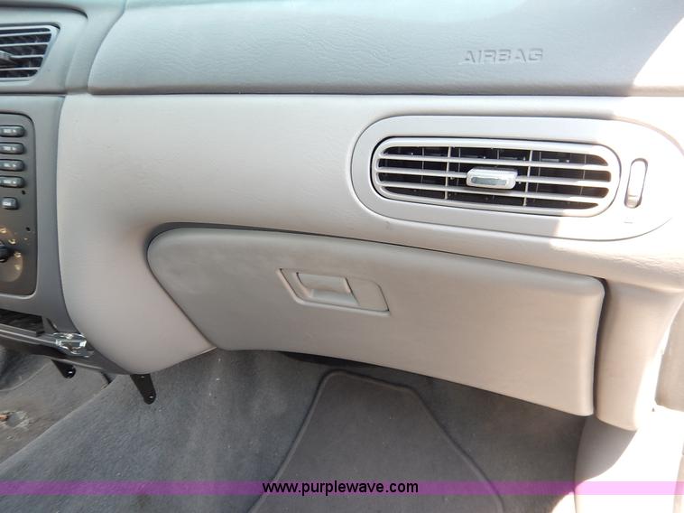 image for item J8175 2006 Ford Taurus SE