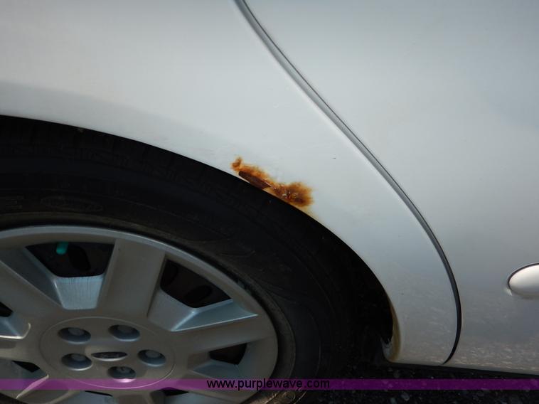 image for item J8175 2006 Ford Taurus SE