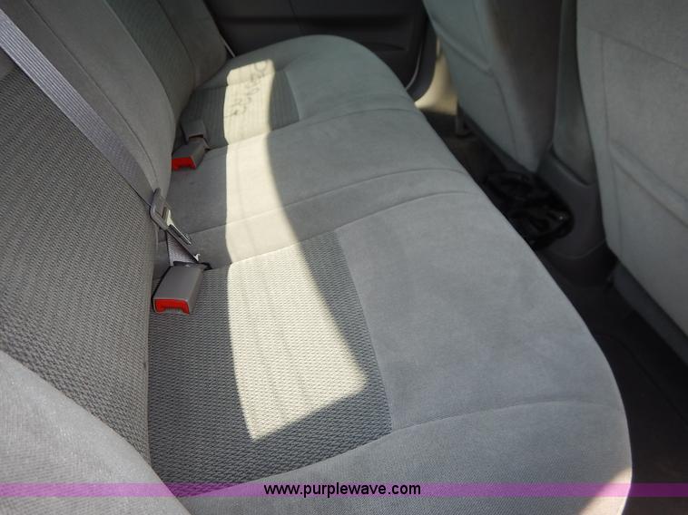 image for item J8175 2006 Ford Taurus SE