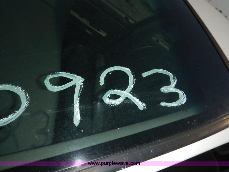 image for item J8175 2006 Ford Taurus SE