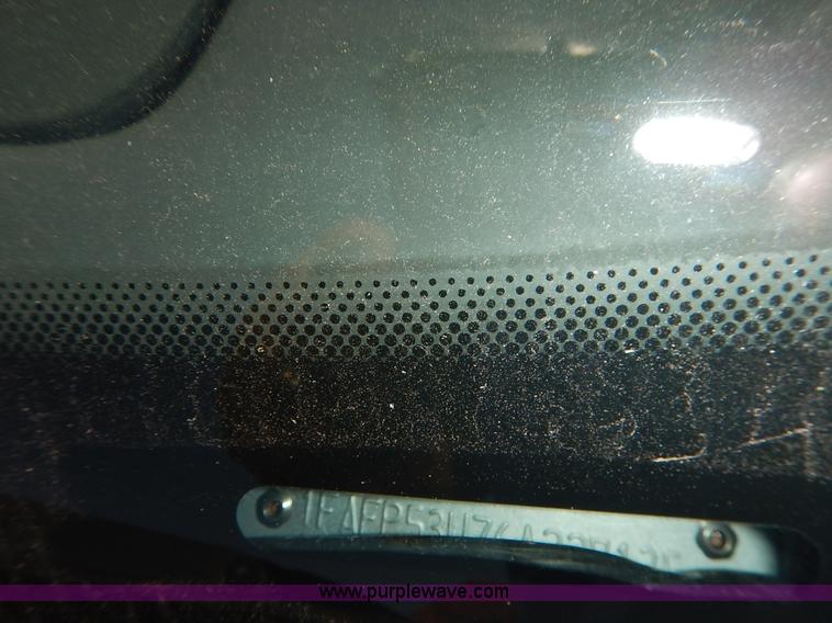 image for item J8175 2006 Ford Taurus SE