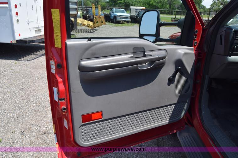 image for item K8504 2004 Ford F550 Super Duty XL Crew Cab utility truck