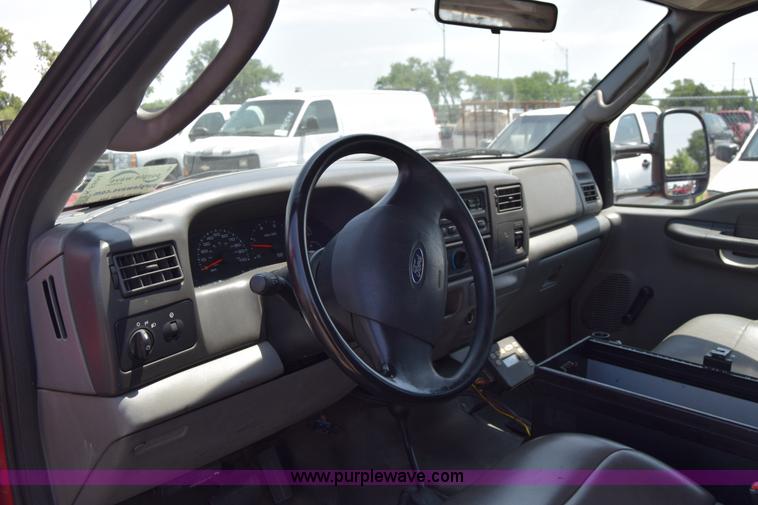 image for item K8504 2004 Ford F550 Super Duty XL Crew Cab utility truck