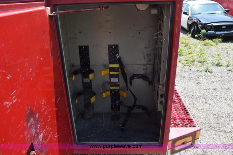 image for item K8504 2004 Ford F550 Super Duty XL Crew Cab utility truck