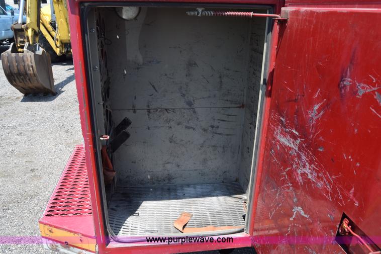 image for item K8504 2004 Ford F550 Super Duty XL Crew Cab utility truck