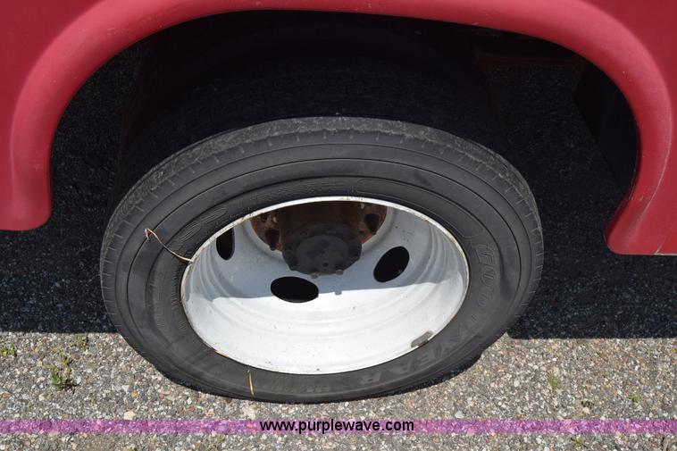 image for item K8504 2004 Ford F550 Super Duty XL Crew Cab utility truck