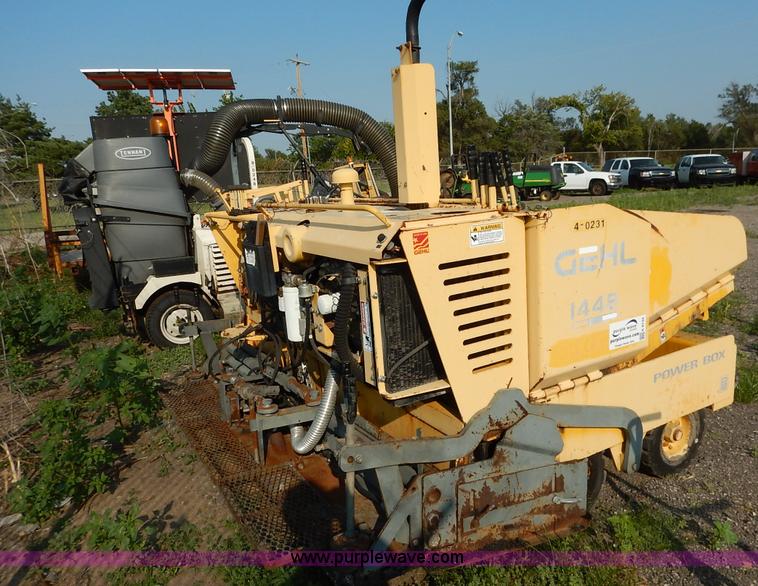 image for item K8749 2000 Gehl 1448 Power Box paver