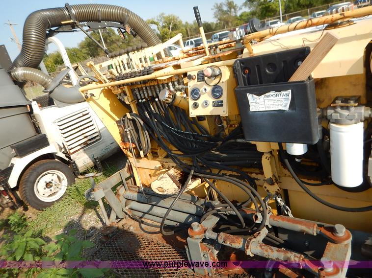 image for item K8749 2000 Gehl 1448 Power Box paver