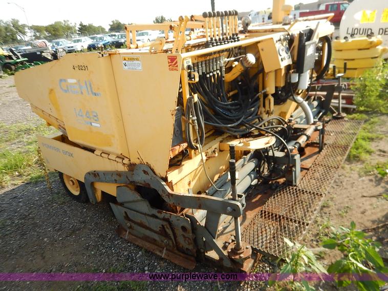 image for item K8749 2000 Gehl 1448 Power Box paver