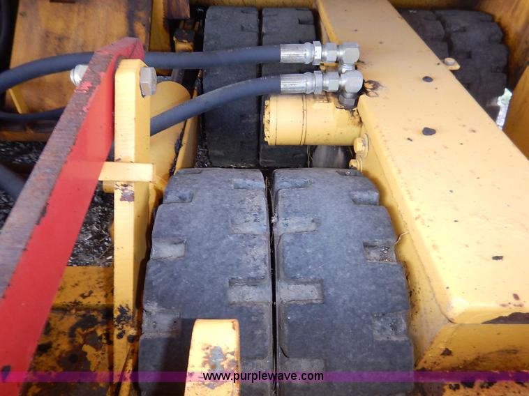 image for item K8749 2000 Gehl 1448 Power Box paver