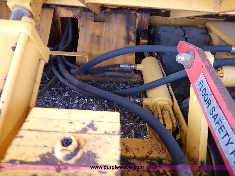 image for item K8749 2000 Gehl 1448 Power Box paver