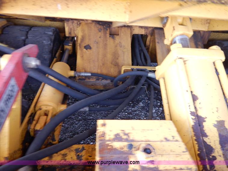 image for item K8749 2000 Gehl 1448 Power Box paver