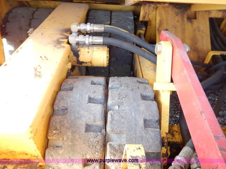 image for item K8749 2000 Gehl 1448 Power Box paver