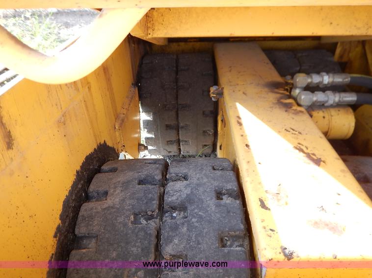 image for item K8749 2000 Gehl 1448 Power Box paver