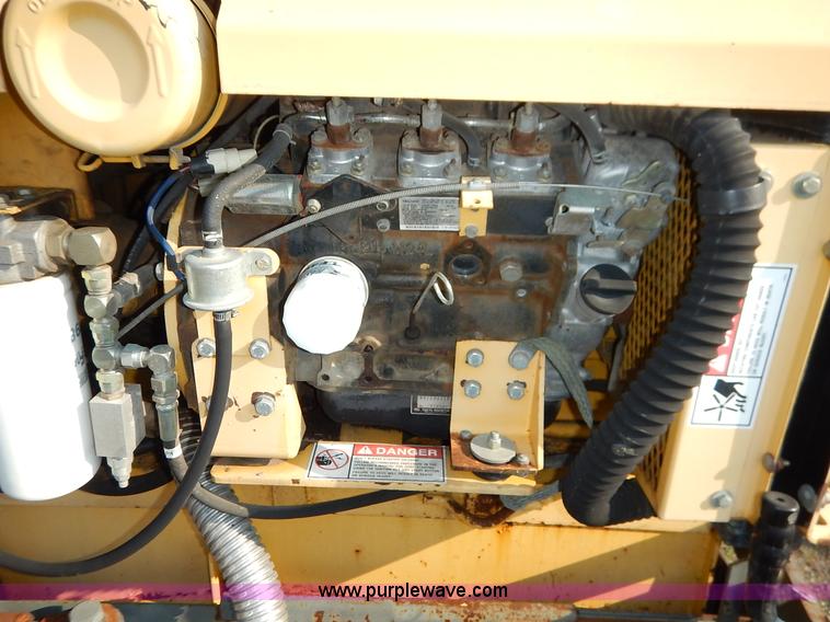 image for item K8749 2000 Gehl 1448 Power Box paver