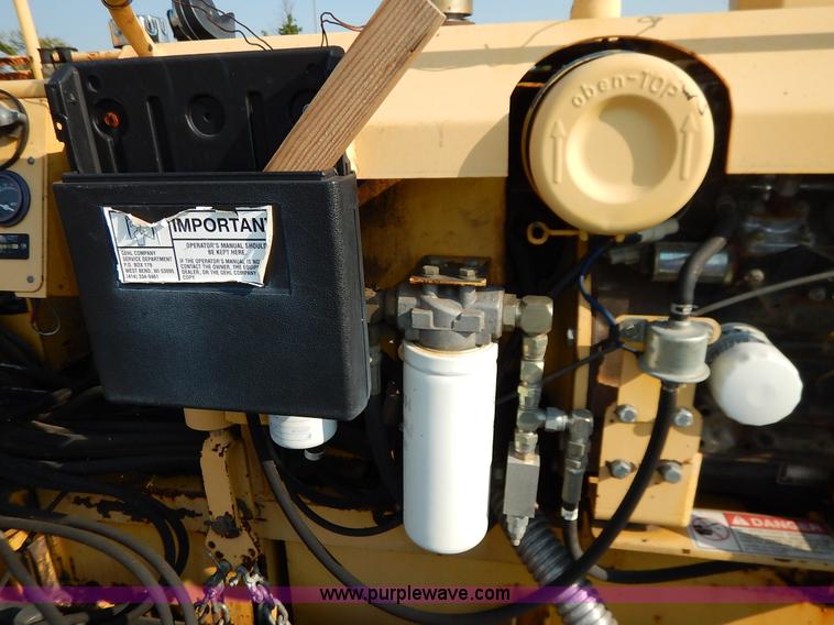 image for item K8749 2000 Gehl 1448 Power Box paver