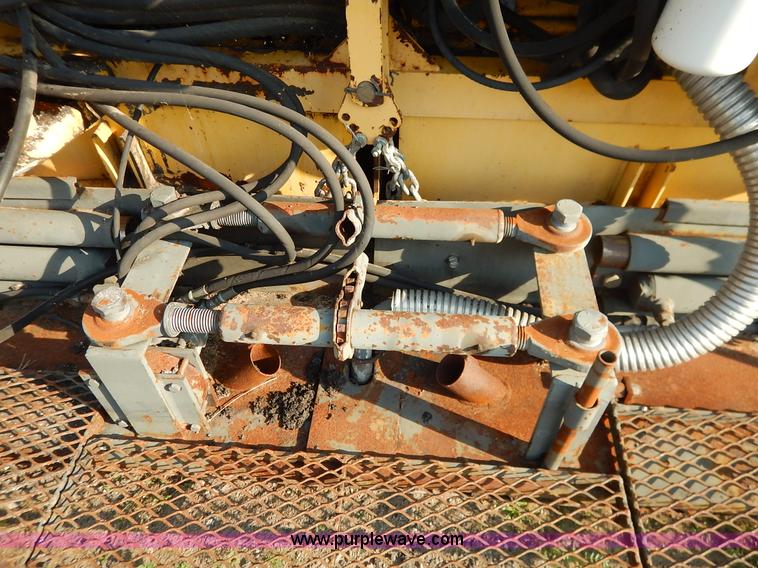 image for item K8749 2000 Gehl 1448 Power Box paver