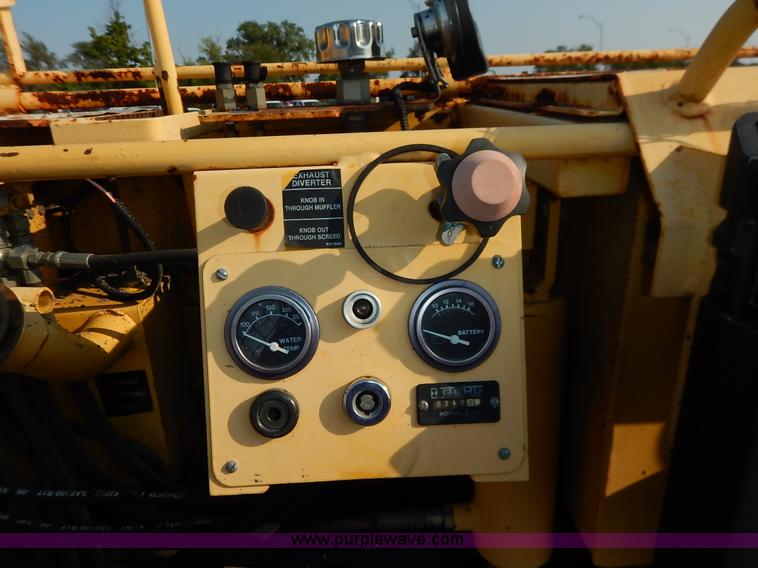 image for item K8749 2000 Gehl 1448 Power Box paver