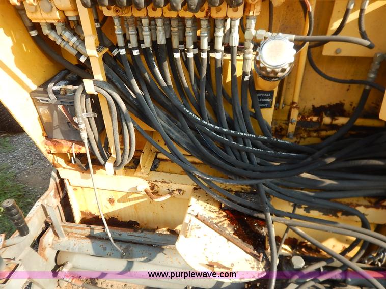 image for item K8749 2000 Gehl 1448 Power Box paver