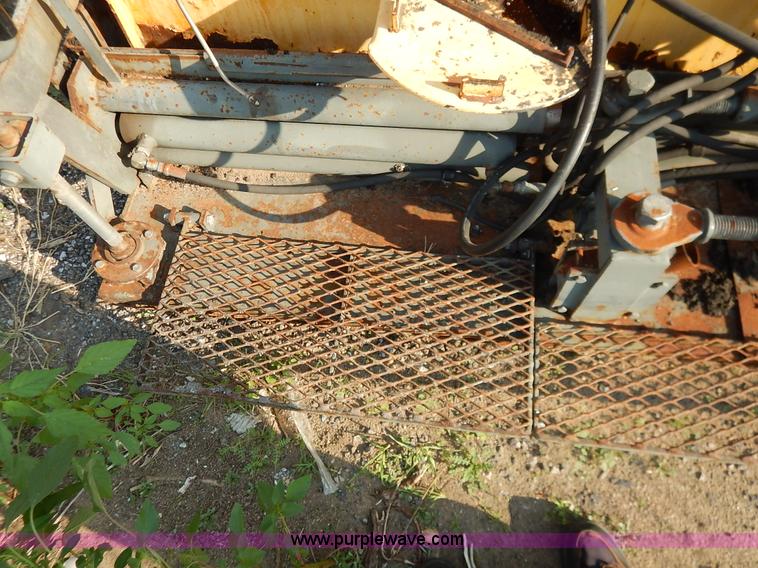 image for item K8749 2000 Gehl 1448 Power Box paver