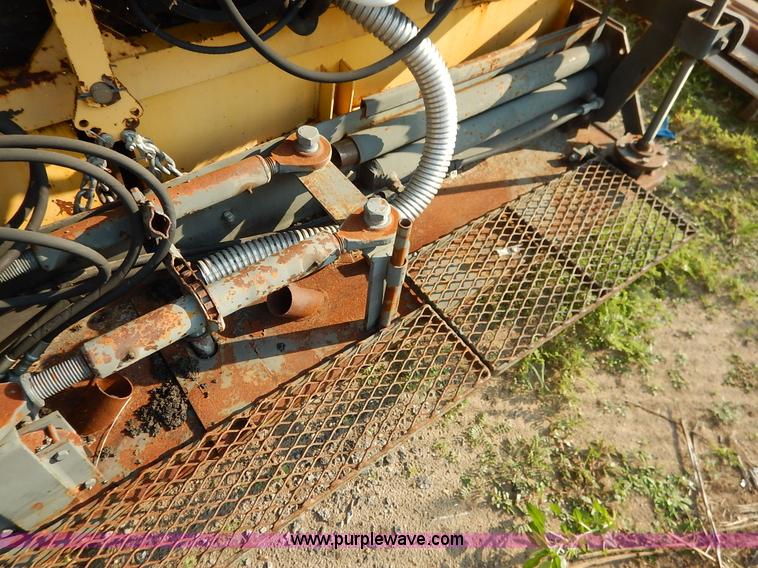 image for item K8749 2000 Gehl 1448 Power Box paver