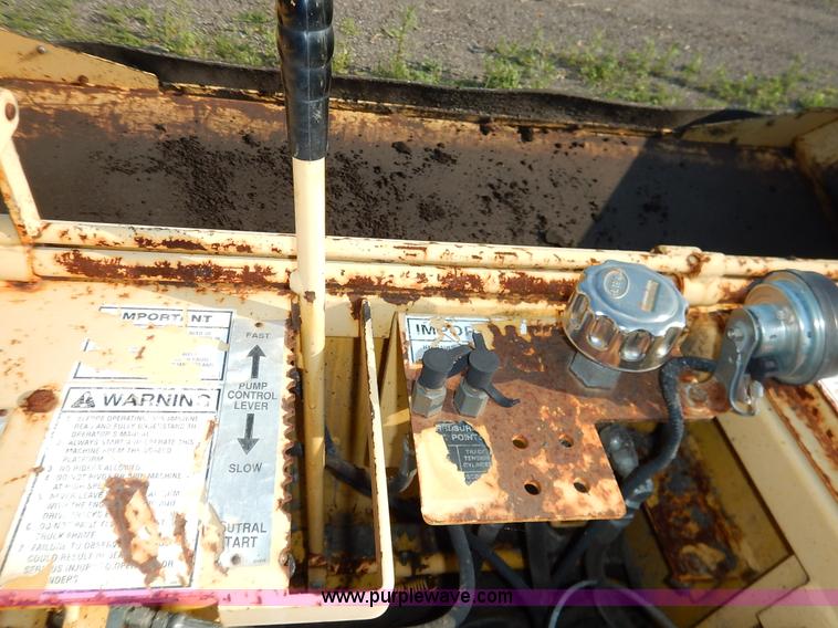 image for item K8749 2000 Gehl 1448 Power Box paver