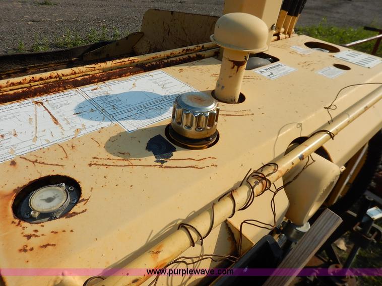 image for item K8749 2000 Gehl 1448 Power Box paver