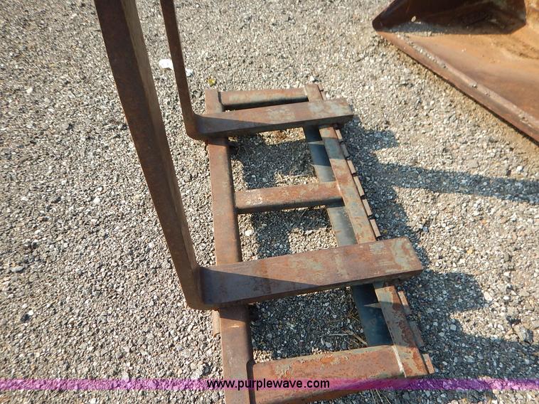 image for item L6252 New Holland L555 skid steer