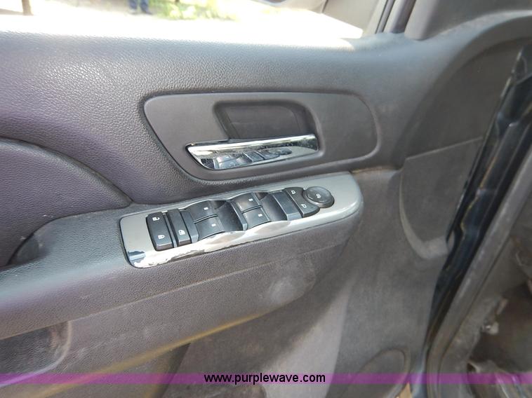 image for item L6257 2010 Chevrolet Tahoe LS SUV