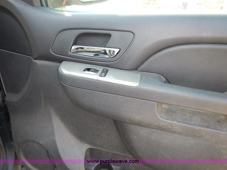 image for item L6257 2010 Chevrolet Tahoe LS SUV