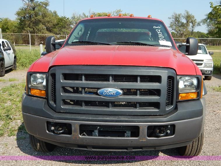 image for item L6259 2007 Ford F550 Super Duty XL Crew Cab utility truck