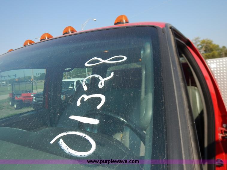 image for item L6259 2007 Ford F550 Super Duty XL Crew Cab utility truck