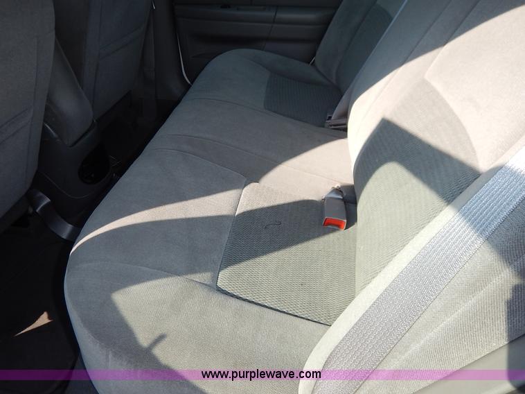 image for item L6261 2006 Ford Taurus SE