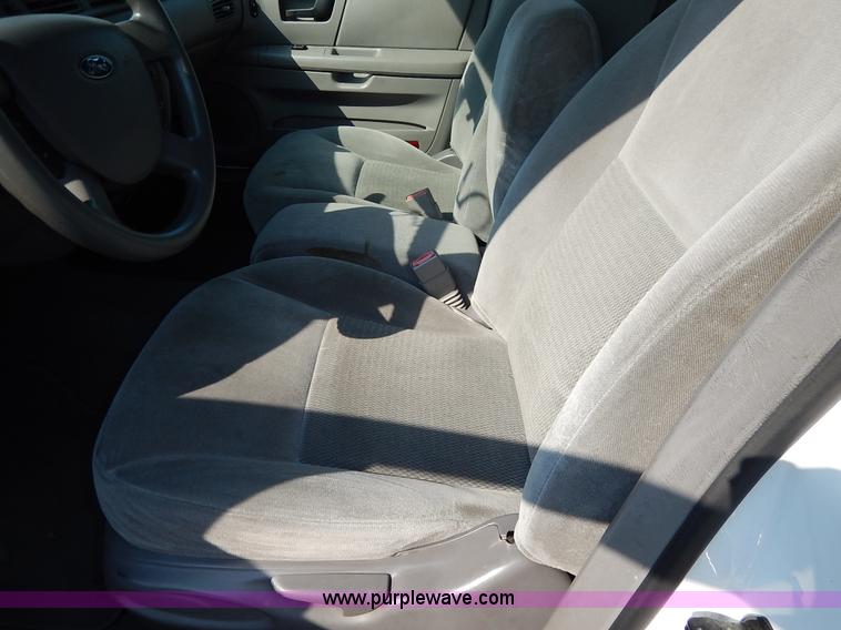 image for item L6261 2006 Ford Taurus SE