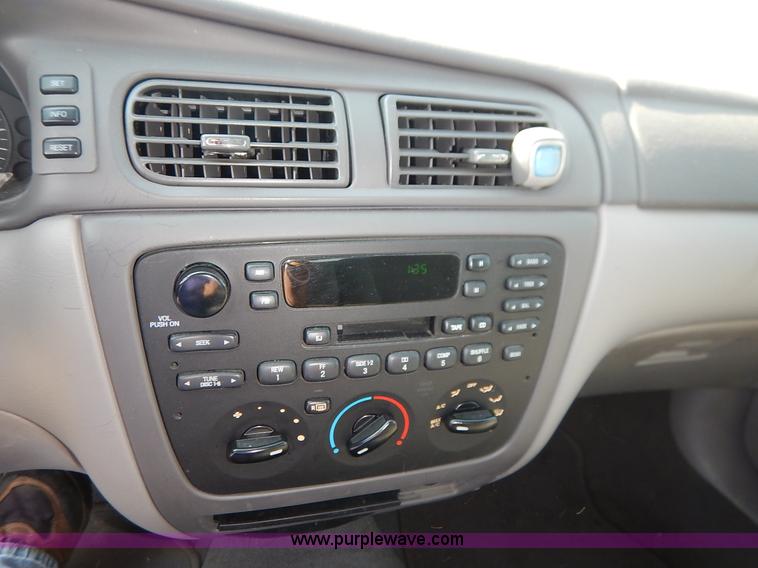 image for item L6261 2006 Ford Taurus SE