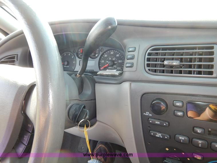 image for item L6261 2006 Ford Taurus SE