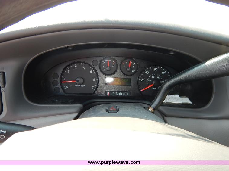 image for item L6261 2006 Ford Taurus SE