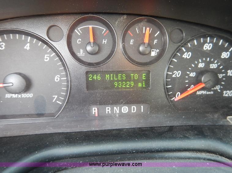 image for item L6261 2006 Ford Taurus SE