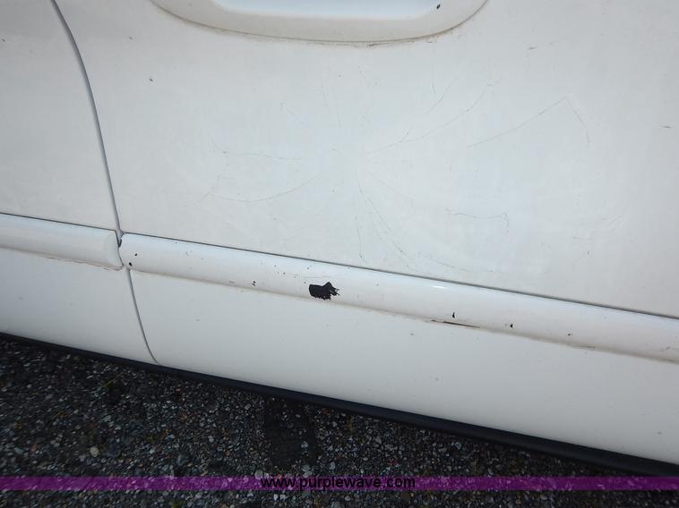 image for item L6261 2006 Ford Taurus SE