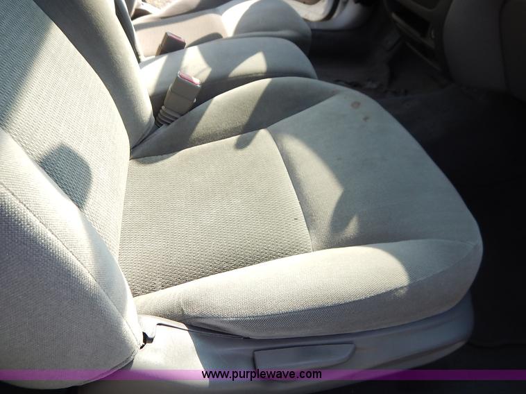 image for item L6261 2006 Ford Taurus SE