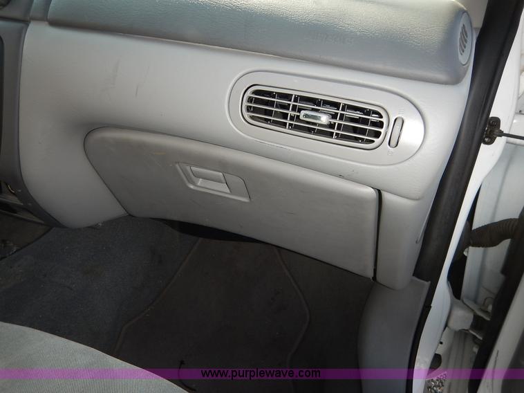 image for item L6261 2006 Ford Taurus SE