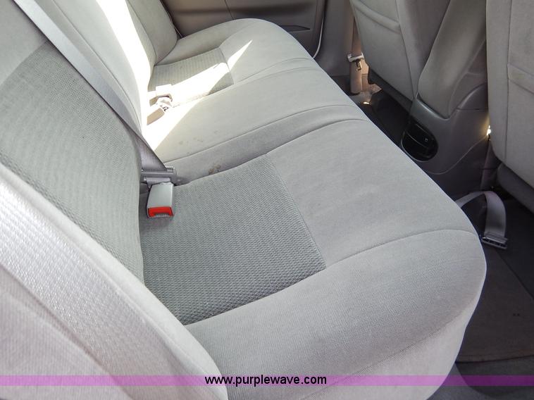 image for item L6261 2006 Ford Taurus SE